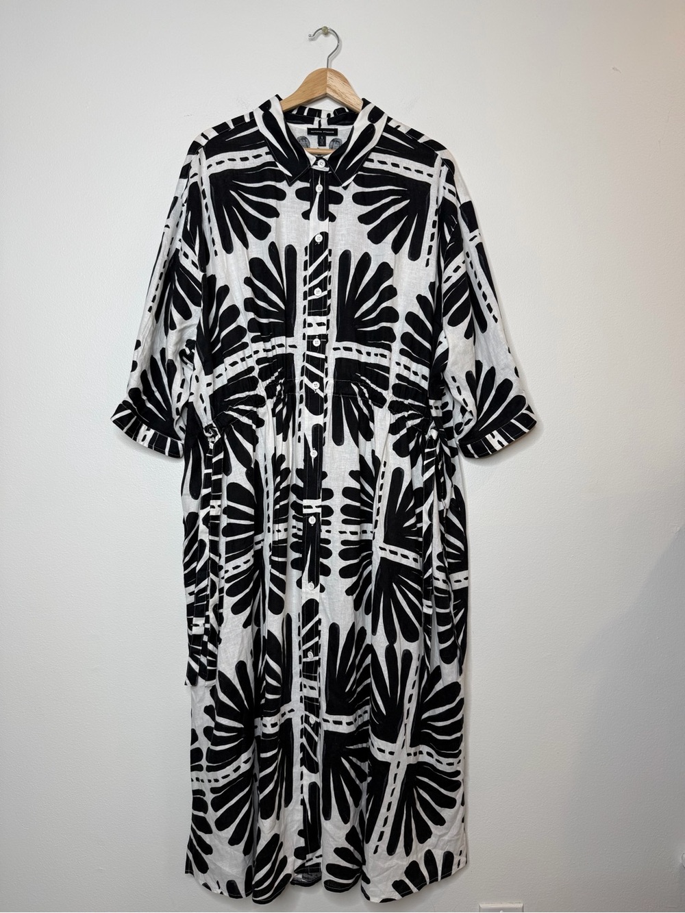 Universal Standard Abstract linen Floral Black & White longsleeve midi dress